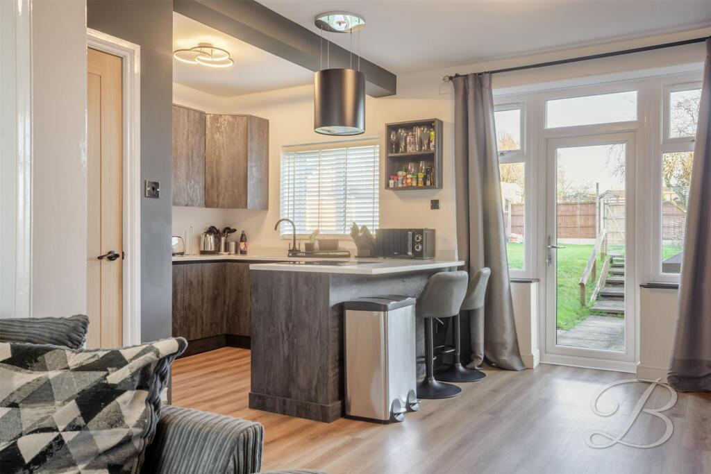 House in Mansfield, Nottinghamshire - View 4