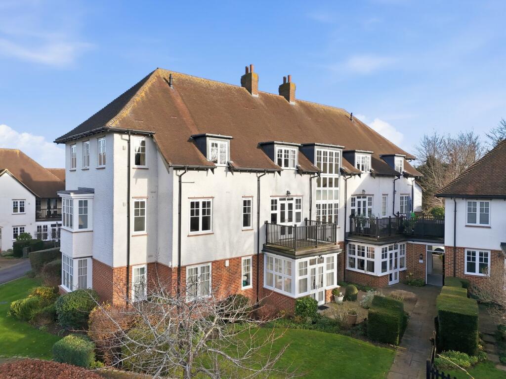 2-bed house on Ralph Swingler Place, Letchworth Garden City, SG6, £425,000