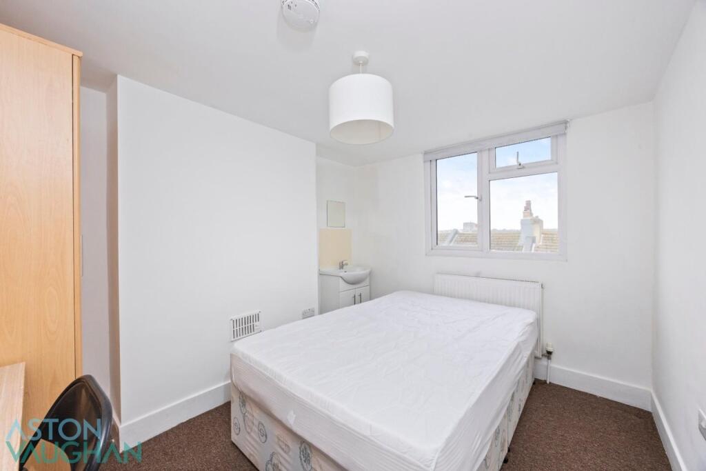 5 bedroom terraced house for rent