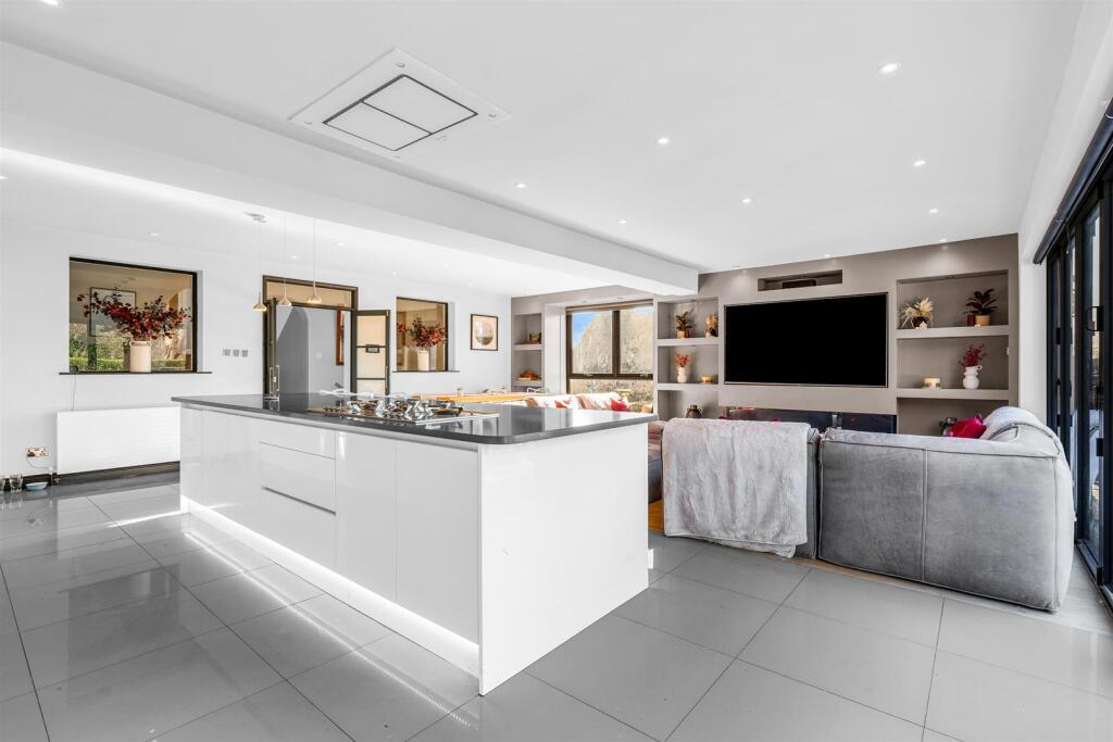 Additional image 6 of Canonsfield Road, Welwyn