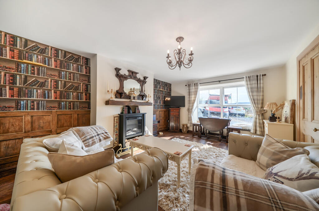 House in Shrewsbury, Staylittle, Trefeglwys - More