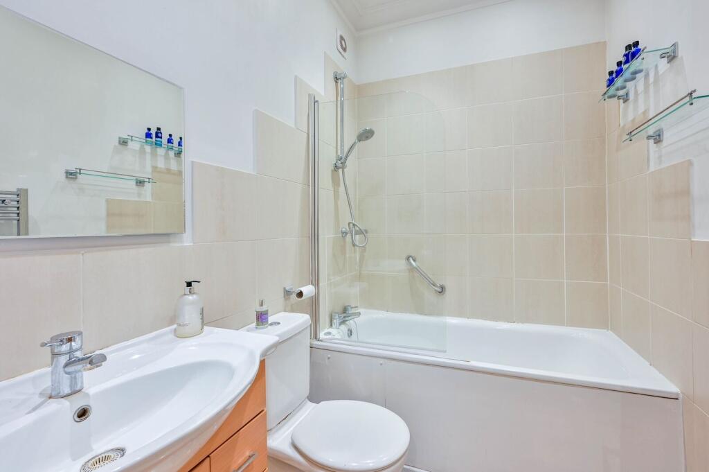 Apartment in London, Royal Borough of Kingston upon Thames - View 5