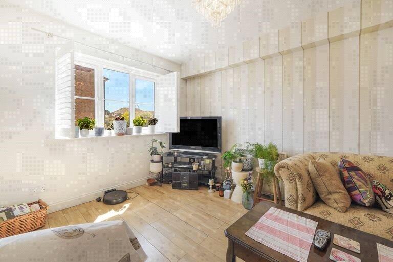 Apartment in Enfield - More
