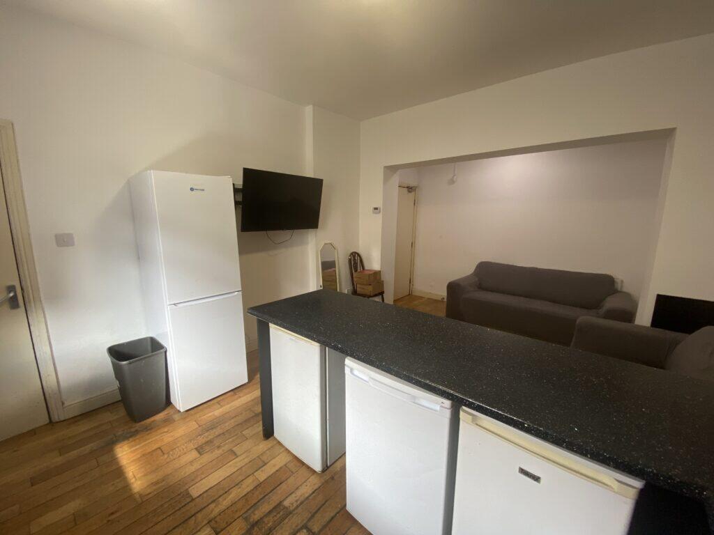 6 bedroom terraced house for rent