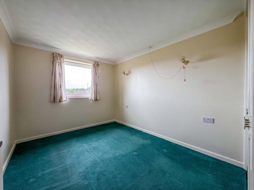 Liverpool Road, Southport, PR8 3bh - More