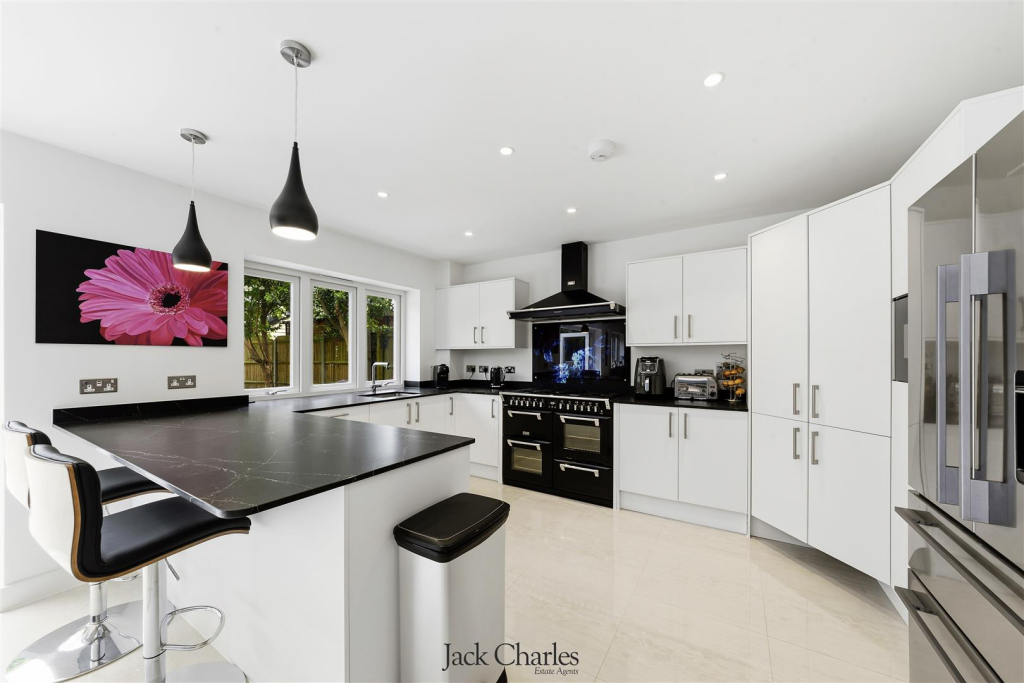 House in Sevenoaks, Halstead - View 3