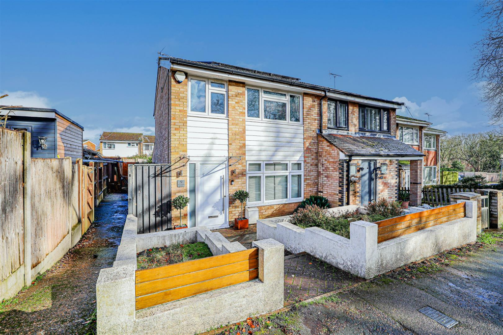 Main image of property: Kimpton Close, Hemel Hempstead, HP2