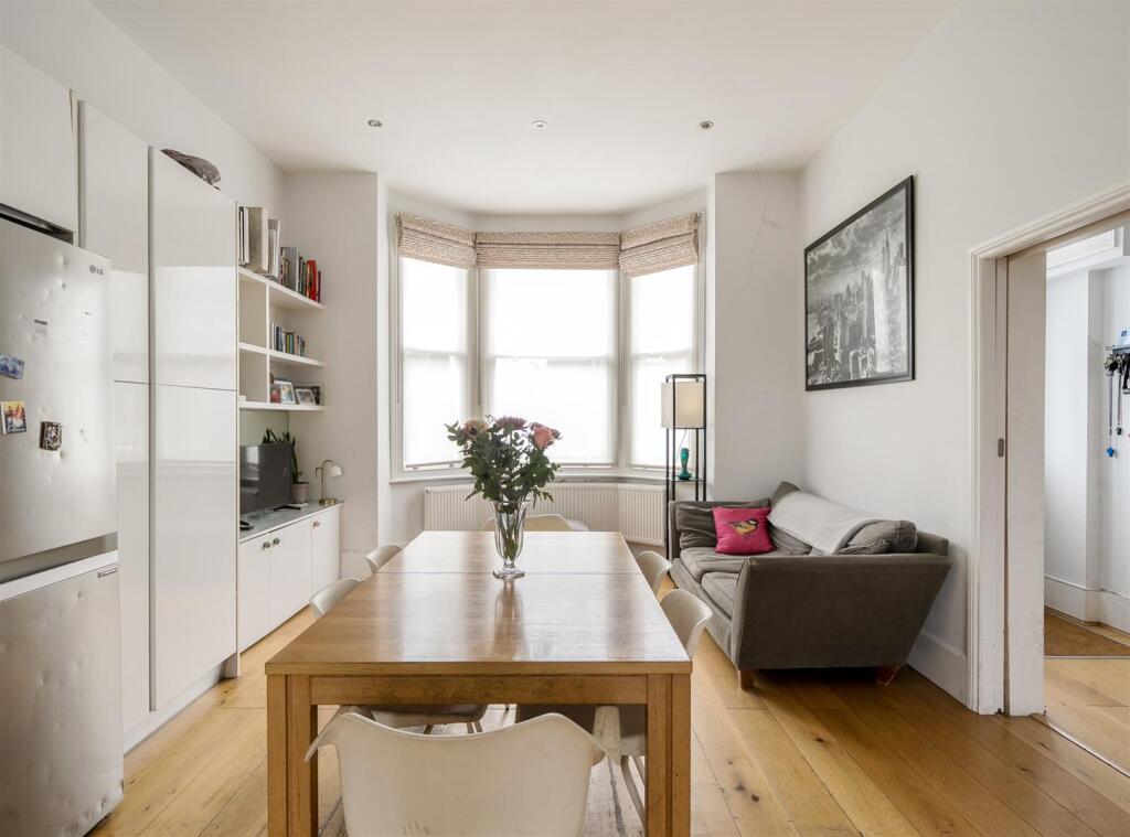 House in London, Brondesbury Park, Brondesbury - View 2
