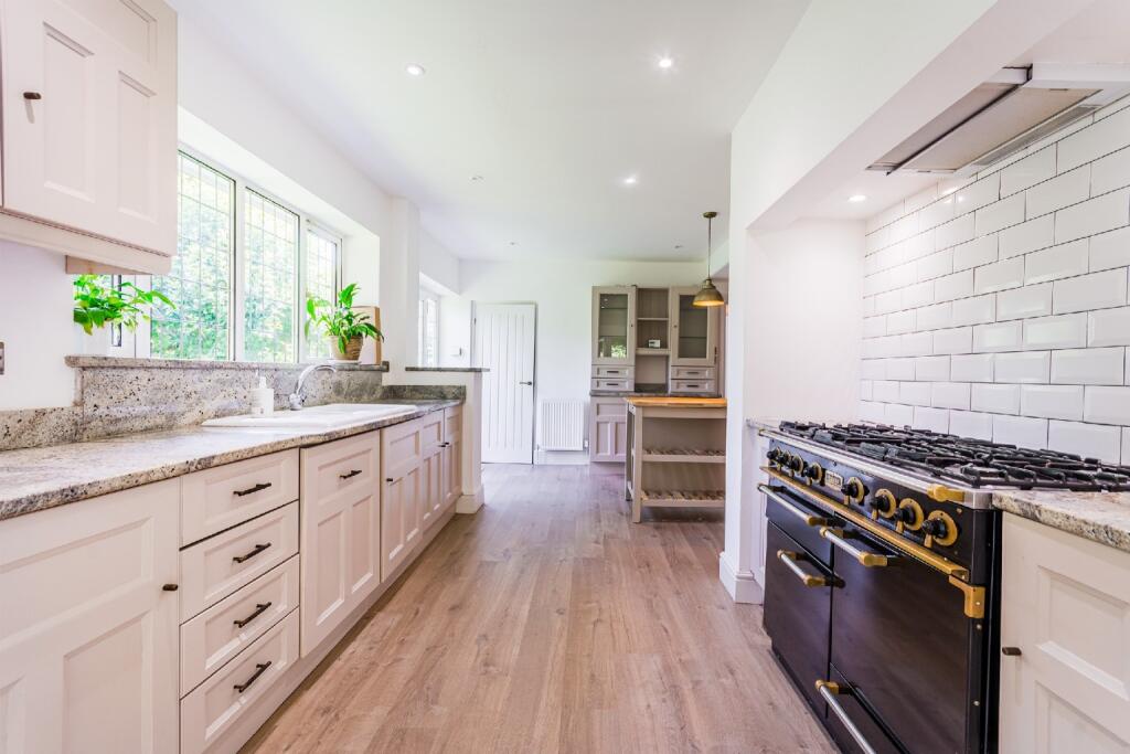 Main image of property: Boundary Road, West Bridgford, Nottingham, Nottinghamshire, NG2 7BY