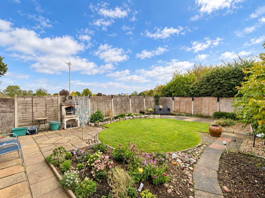 Allens Close, Boreham, Chelmsford photo 4