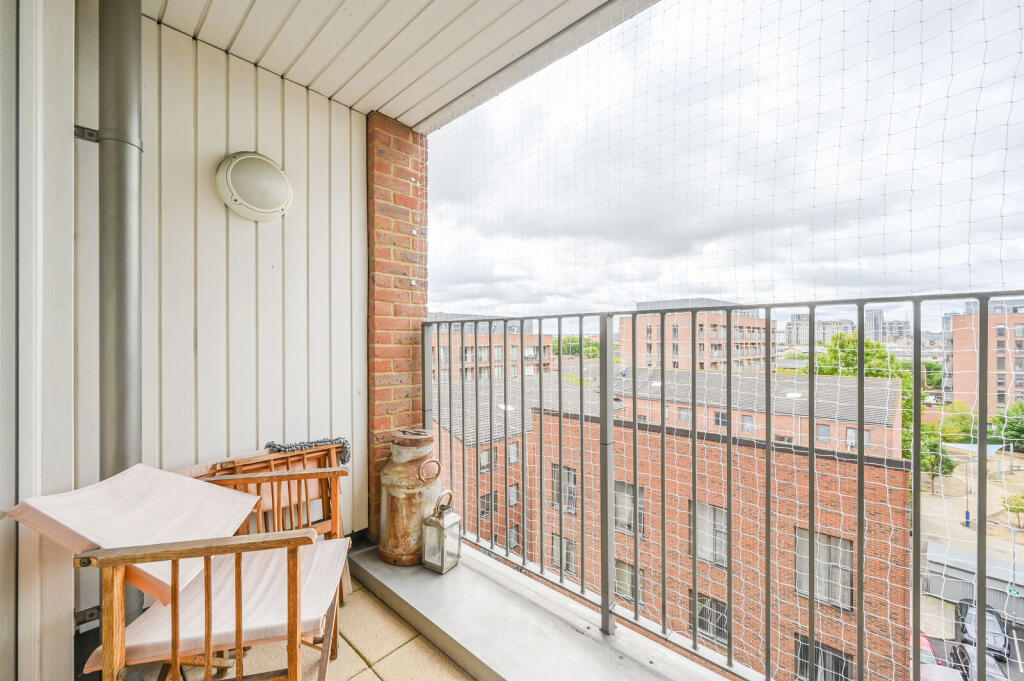 Apartment in London - More