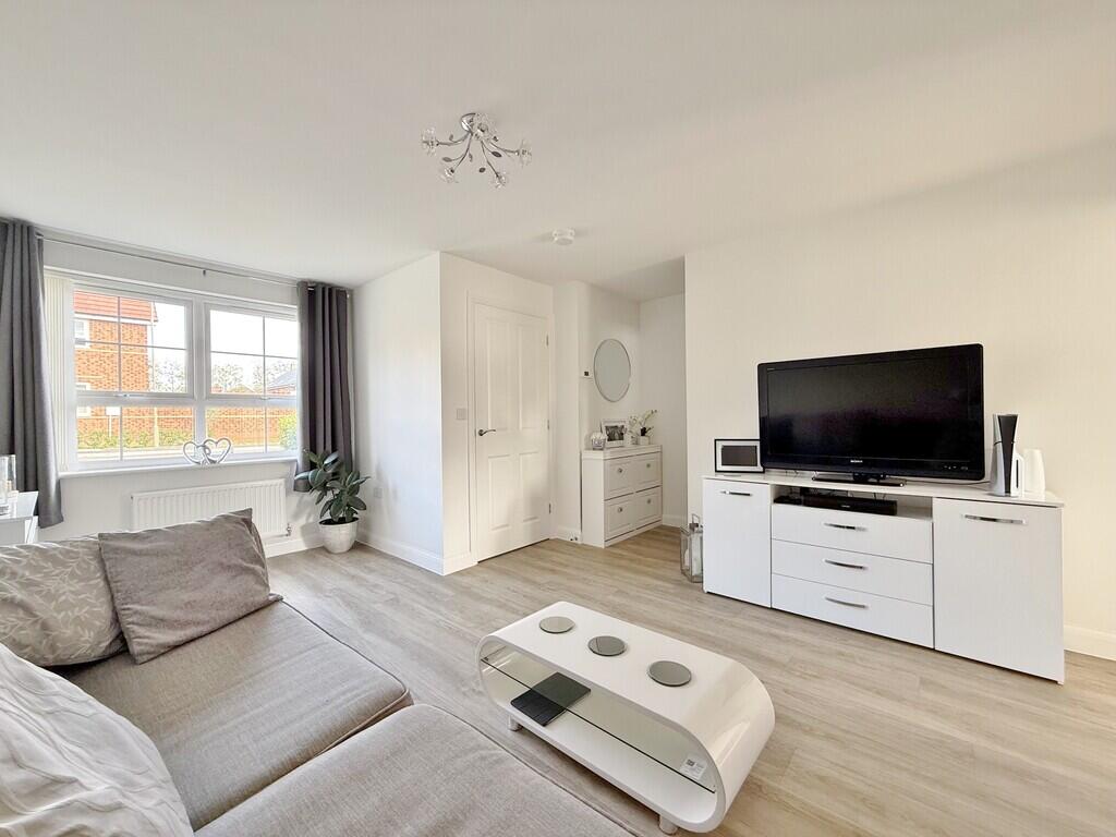 House in Havant, Hampshire - View 4