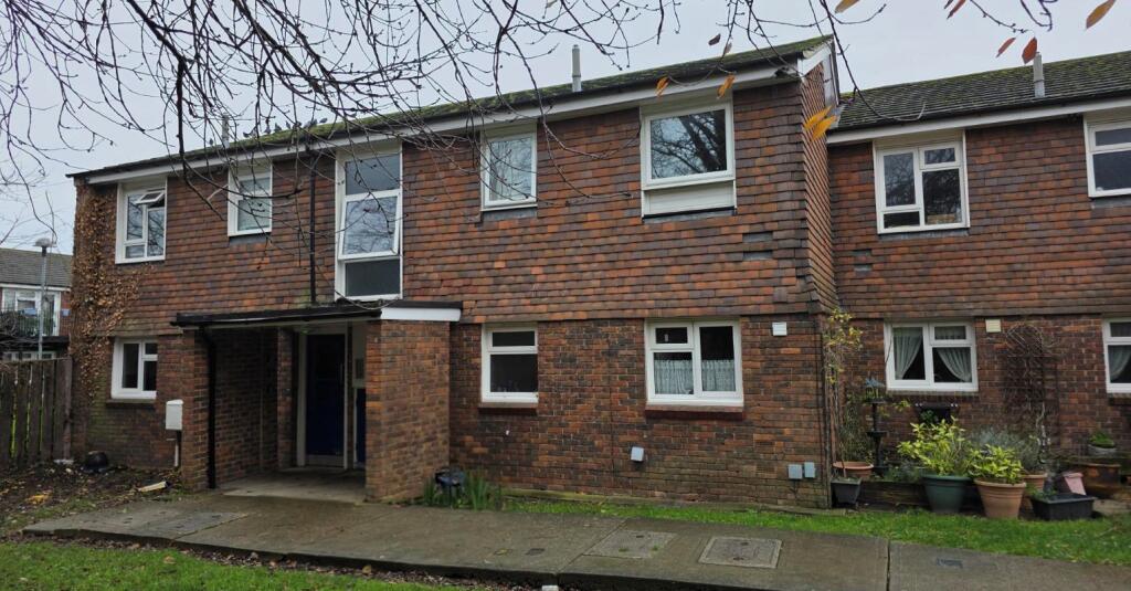 Main image of property: 8 Hitchin Close, Romford, Essex, RM3 7EG