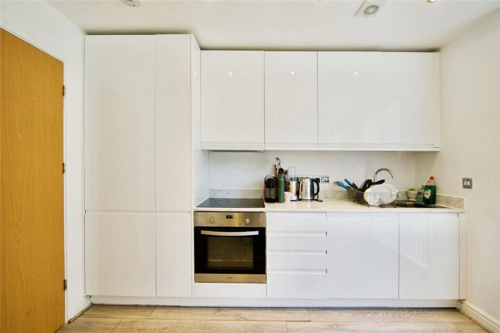 Apartment in London - More