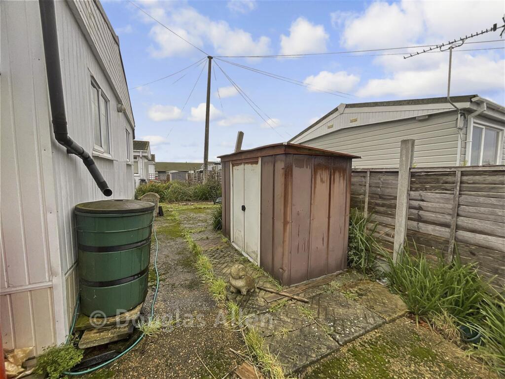 Lower Dunton Road, Brentwood, Essex photo 5