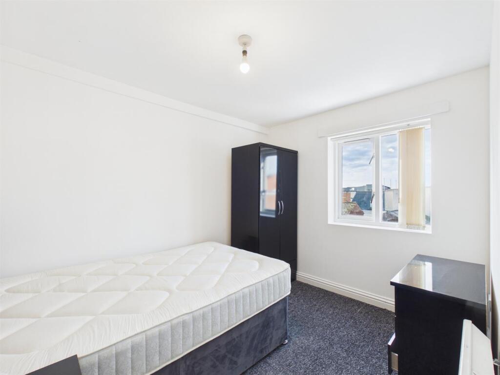 Apartment in Warwick, Milverton, Royal Leamington Spa - More