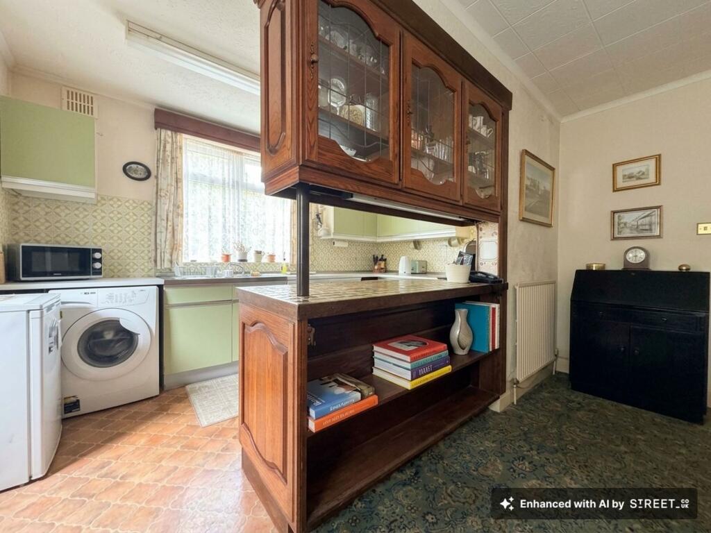 House in Southampton, Hollybank, Hythe - More