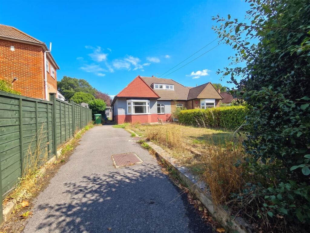Main image of property: Warsash Road, Titchfield Common