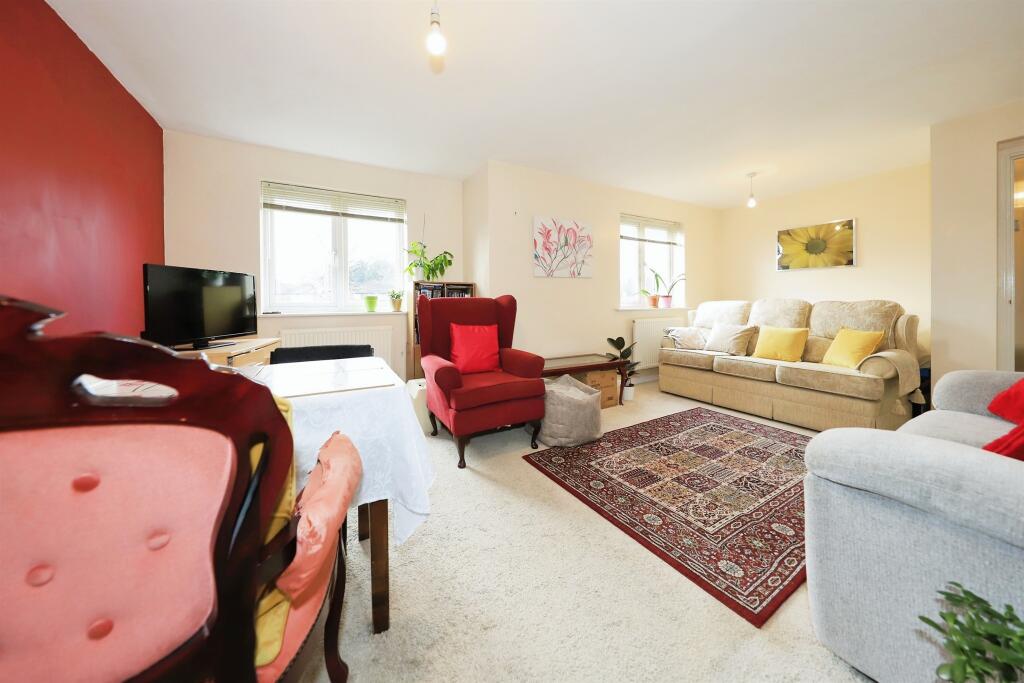 Dunoon Drive, Monmore Grange, Wolverhampton photo 3