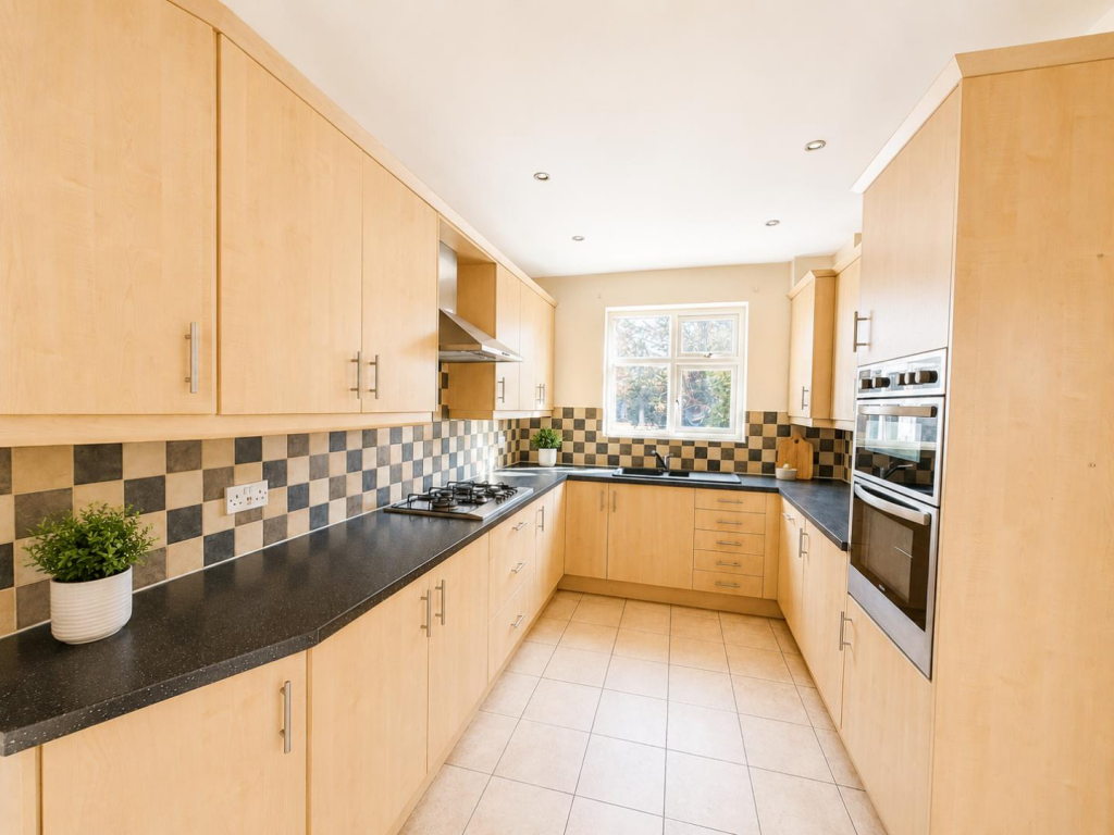 House in Spelthorne, Chattern Hill, Ashford - View 3
