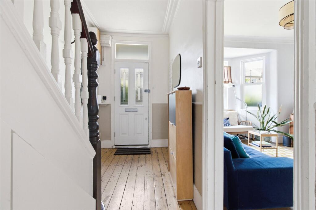 House in London, Scotch Estate, West Green - More