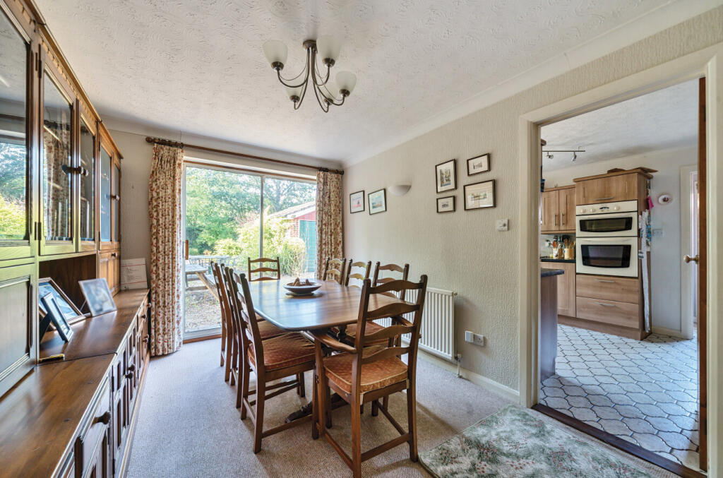 House in Arborfield Green, Finchampstead - View 3