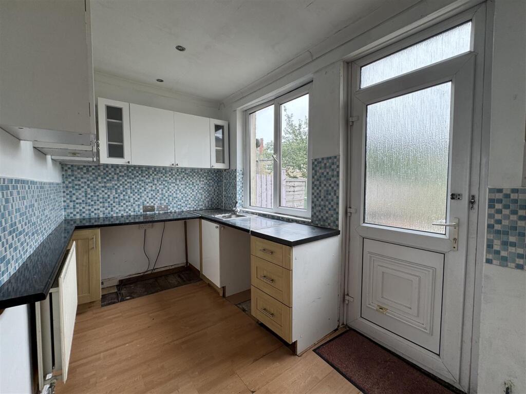 Castle Avenue,Rastrick photo 4