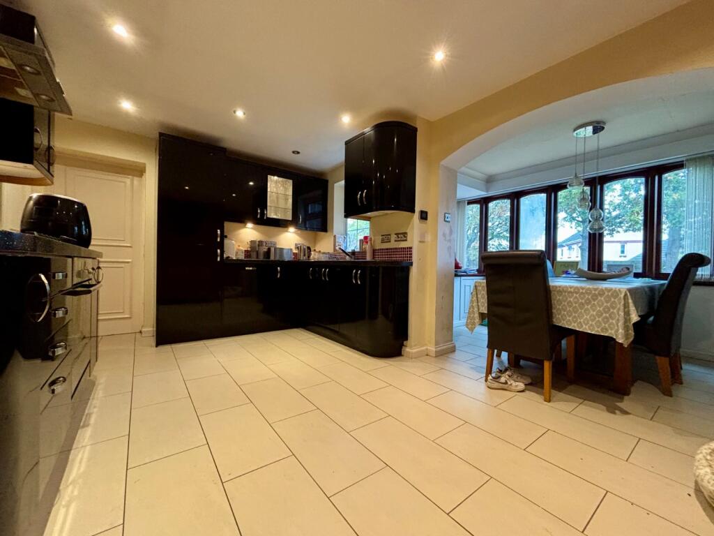 Holly Close, Evesham, Worcestershire, WR11 photo 4