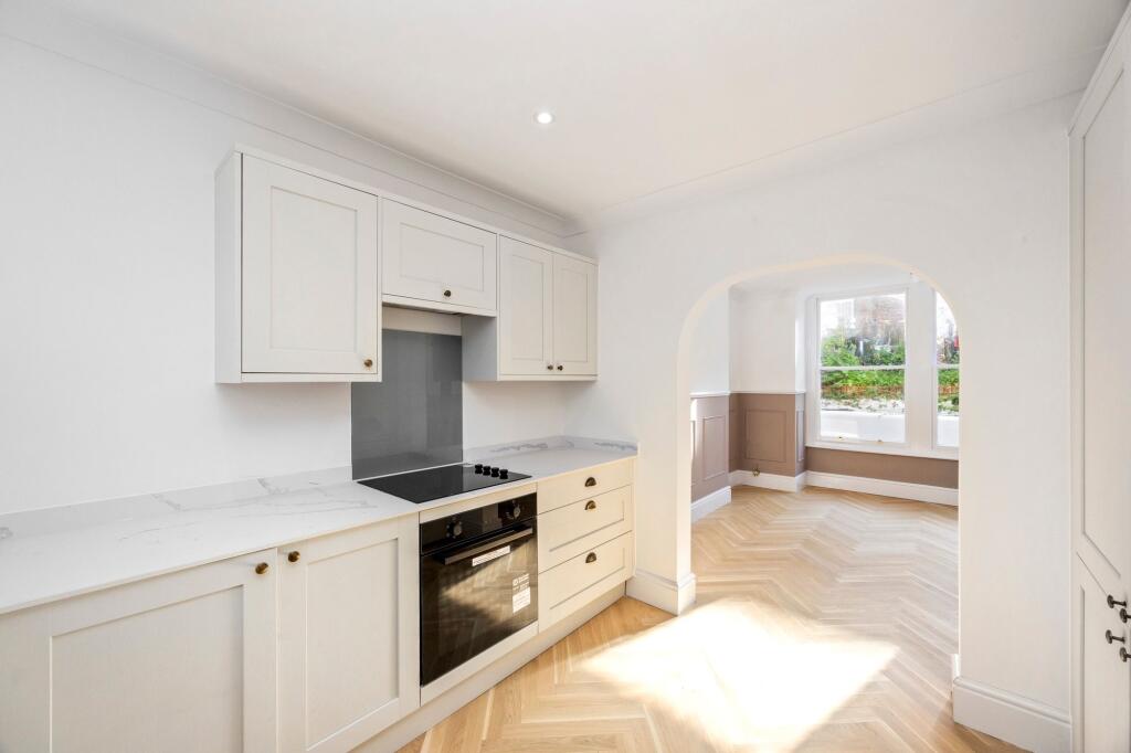 House in Brighton, Whitehawk - View 3
