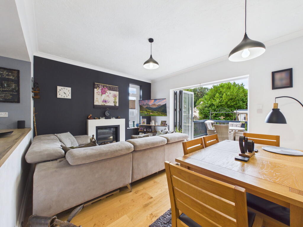 Apartment in Torquay - More