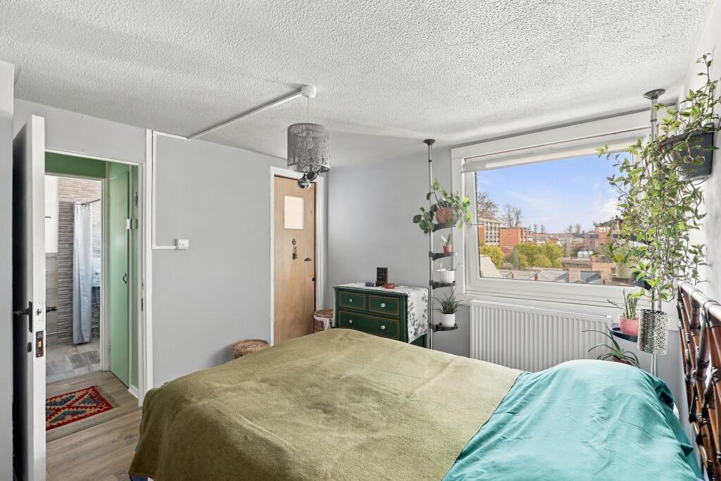 Apartment in London - More