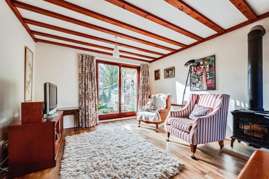 4 bed detached - Calais Dene, Bampton image 2