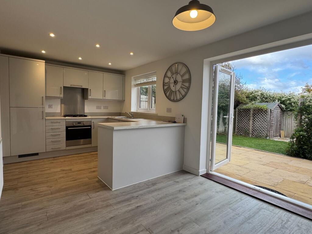 House in Thatcham, West Berkshire - View 2