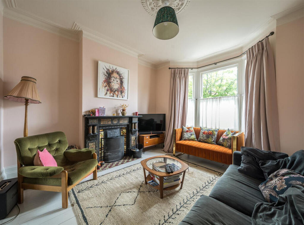 House in London - View 2