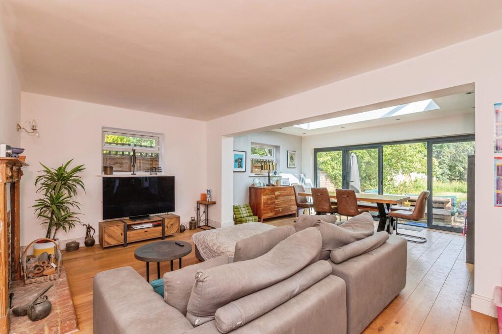 Rosemead Gardens, Brentwood, CM13 photo 2