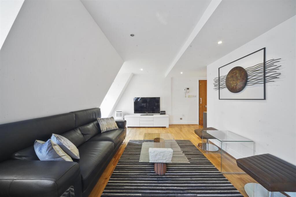 Apartment in London - More