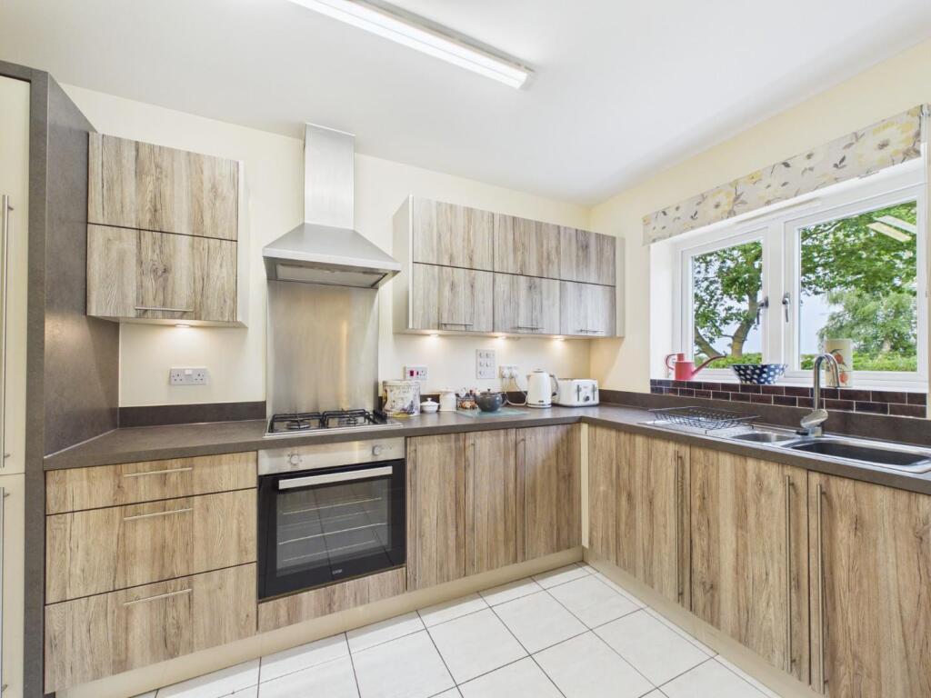 Campion Close, Ashford TN25 4FD photo 3