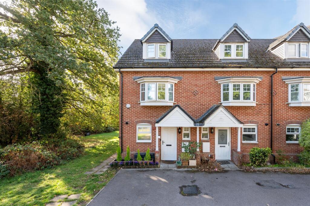 3-bed terraced on Rossby, Shinfield, Reading RG2, £450,000
