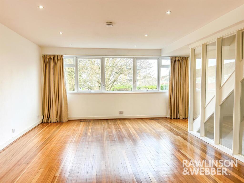 Tufton Gardens, West Molesey photo 4