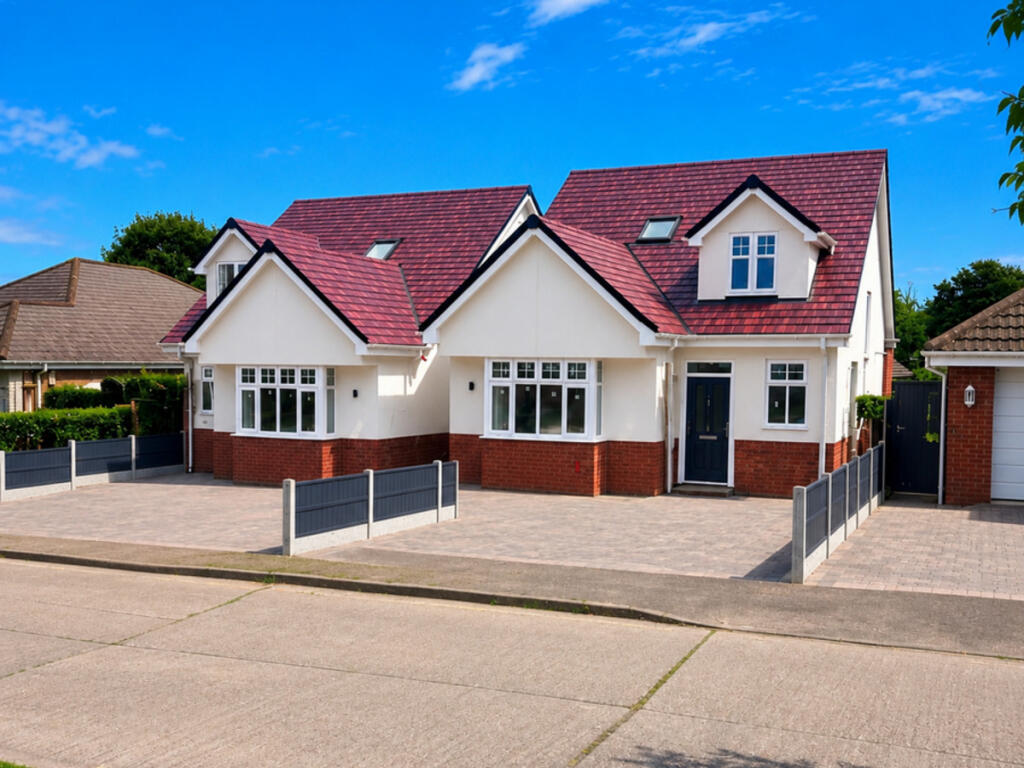 Main image of property: Selbourne Road, Hockley, SS5 5