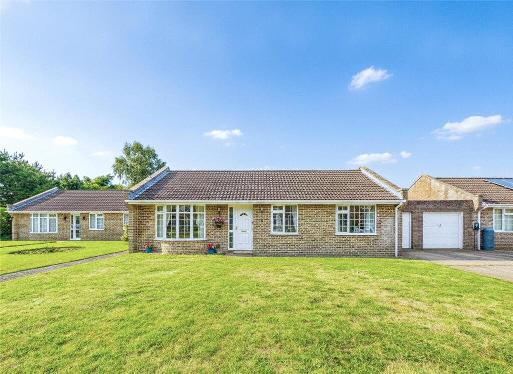 3-bed house on Burtoncroft, Burton, Christchurch, Dorset, BH23, £425,000