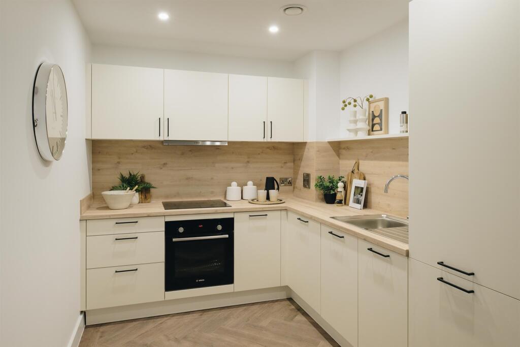 1-bed flat on Chapmans Yard, Birmingham, £180,000