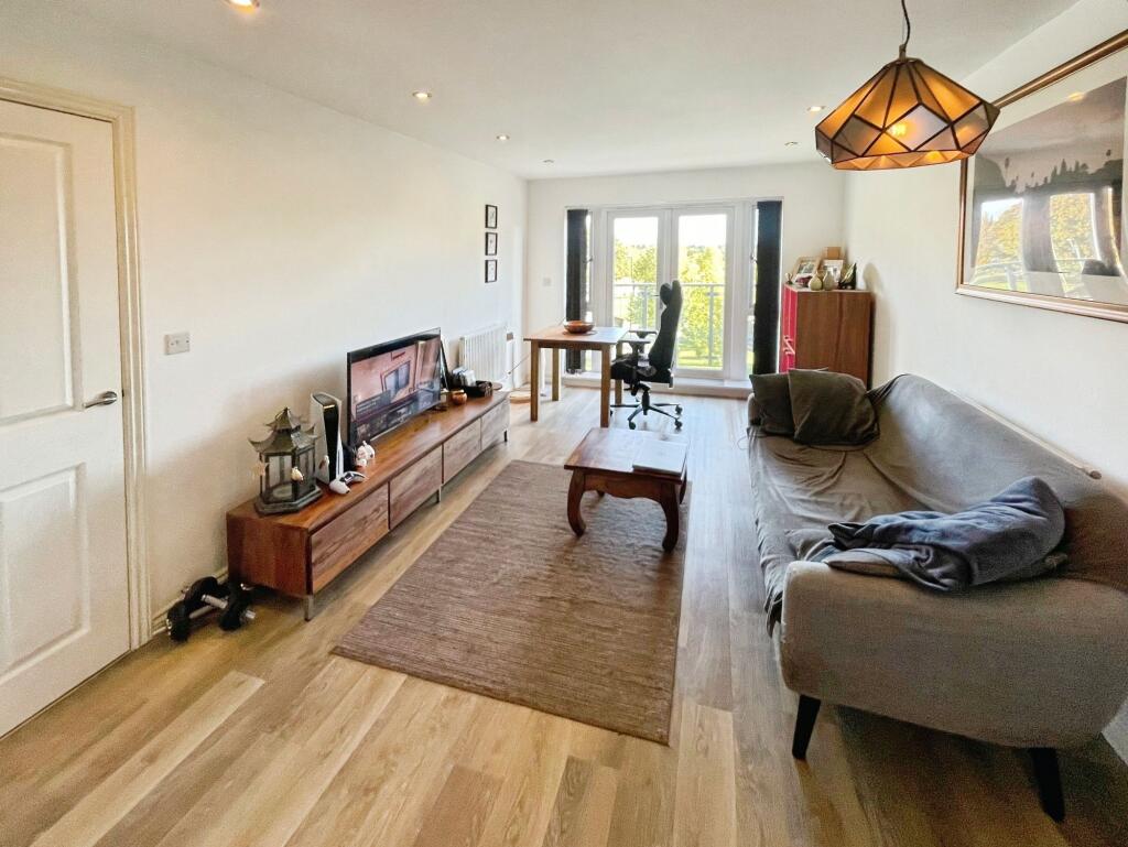 Apartment in Basingstoke and Deane, Lychpit, Popley - View 3