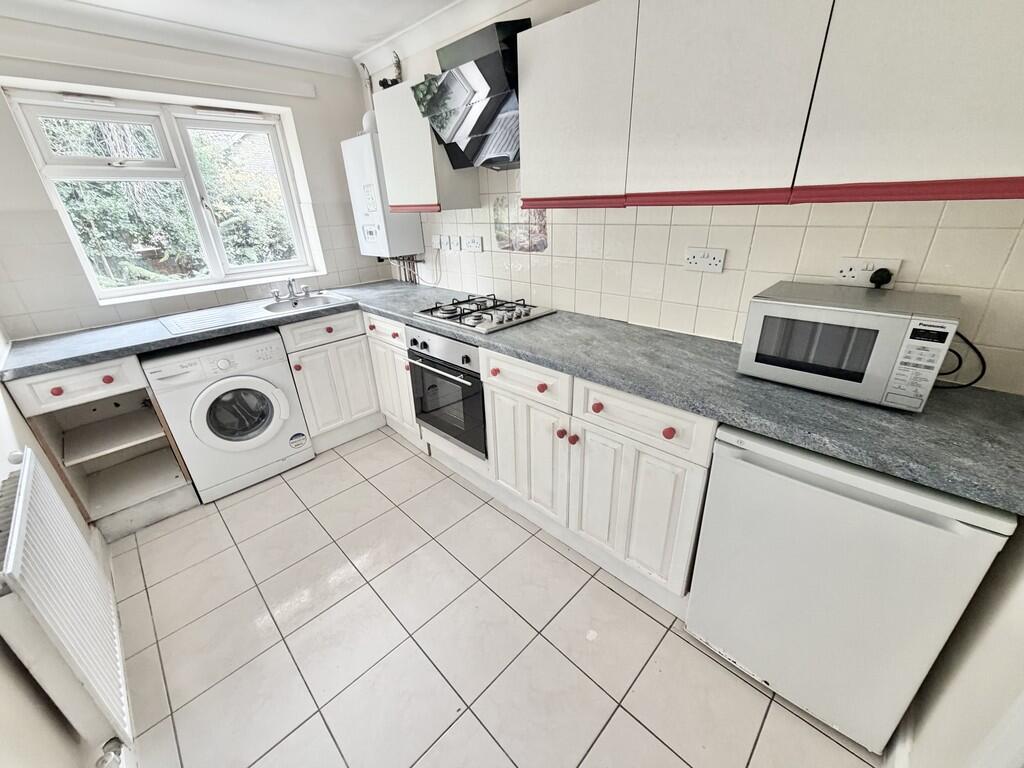 House in Surrey Heath, Surrey - View 4
