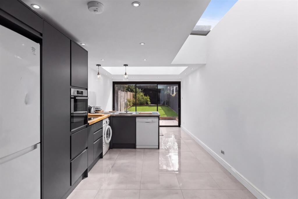 House in Slough - View 4