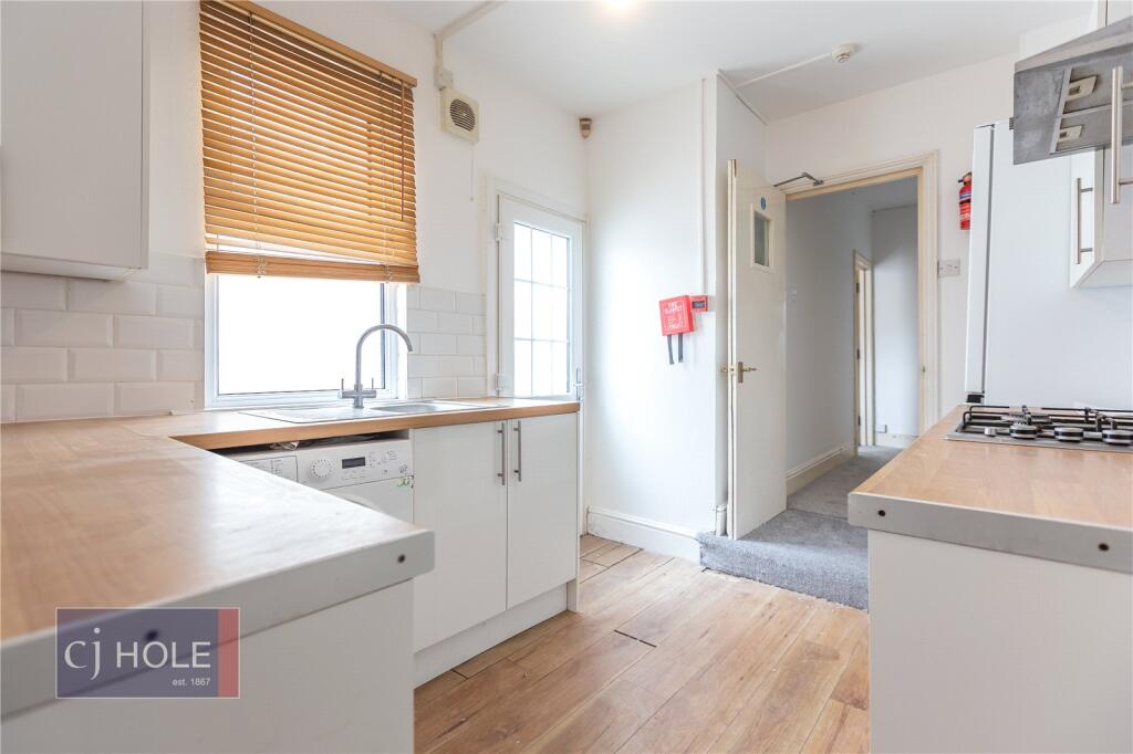 5 bedroom terraced house for rent