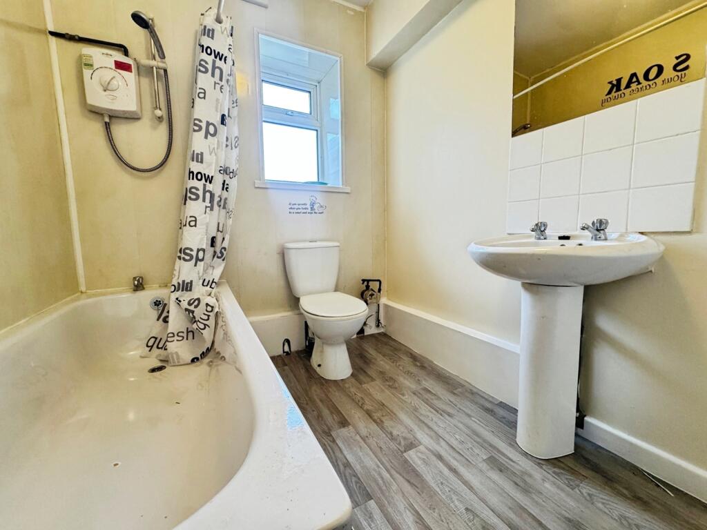 Apartment in Bolton, Farnworth - More