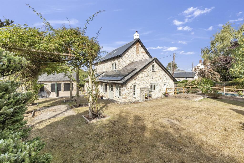 Main image of property: Dalwood