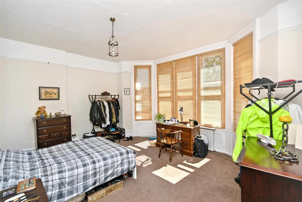 Apartment in Eastbourne, East Sussex - More