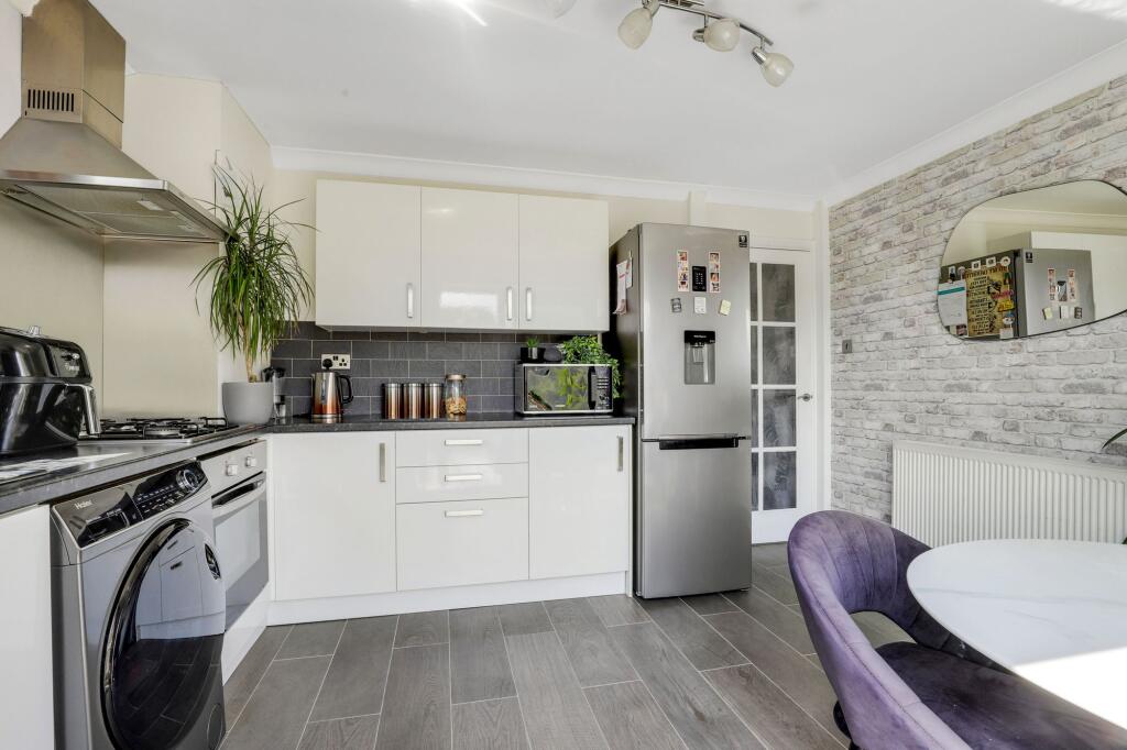 Verder Grove, Nottingham, NG5 photo 4